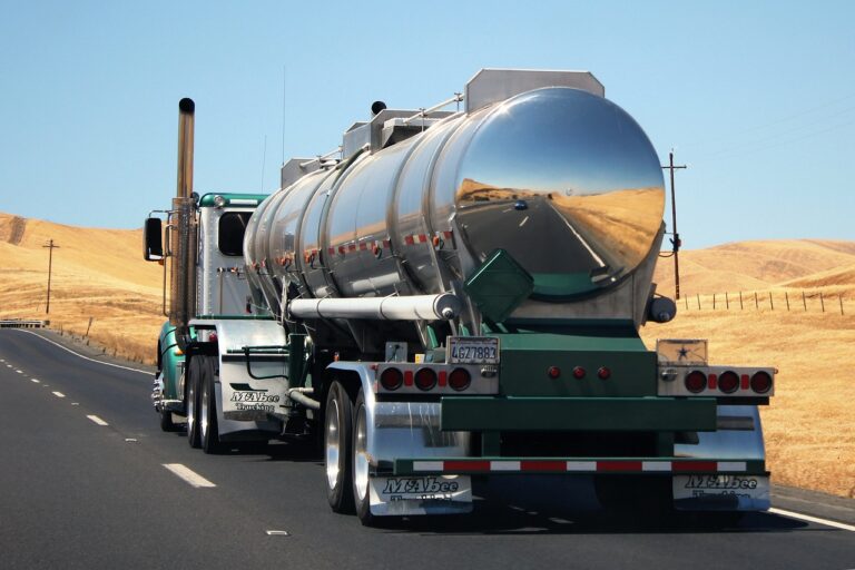 truck, road, highway-1181063.jpg